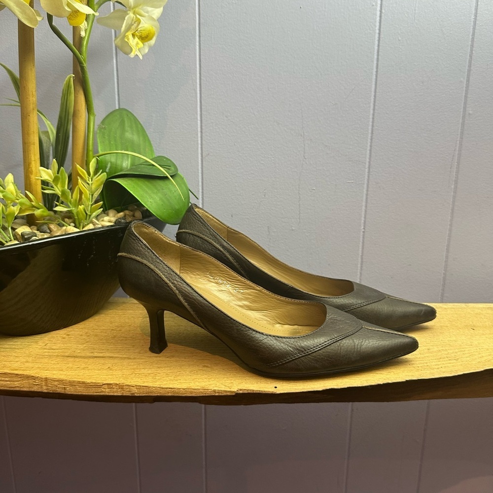 Elegant taupe Leather Pumps